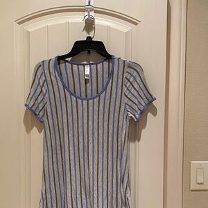10/10$ bundle 10 ((4-5$) items for 10$. LuLaRoe Blue /Gray /Brown Striped Top